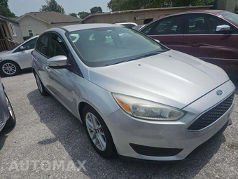 2017 Ford Focus SE Hatchback – miniatura 2