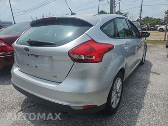 2017 Ford Focus SE Hatchback – miniatura 3