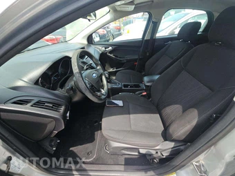 2017 Ford Focus SE Hatchback – miniatura 6