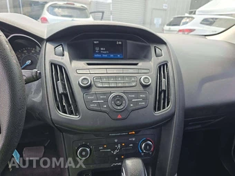 2017 Ford Focus SE Hatchback – miniatura 10