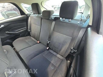 2017 Ford Focus SE Hatchback – miniatura 13