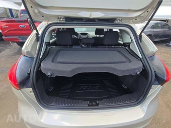 2017 Ford Focus SE Hatchback – miniatura 14