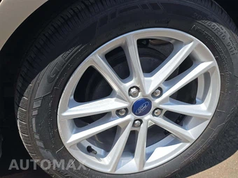 2017 Ford Focus SE Hatchback – miniatura 23