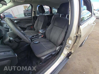 2017 Ford Focus SE Hatchback – miniatura 28