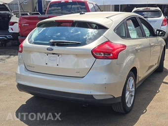 2017 Ford Focus SE Hatchback – miniatura 3