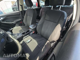 2017 Ford Focus SE Hatchback – miniatura 6