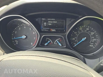 2017 Ford Focus SE Hatchback – miniatura 9