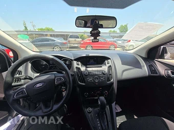 2017 Ford Focus SE Hatchback – miniatura 10