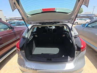 2017 Ford Focus SE Hatchback – miniatura 14
