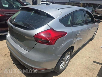 2017 Ford Focus SE Hatchback – miniatura 3