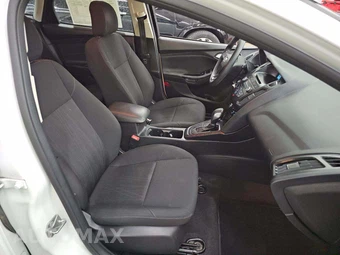 2017 Ford Focus SE Hatchback - miniatura 18