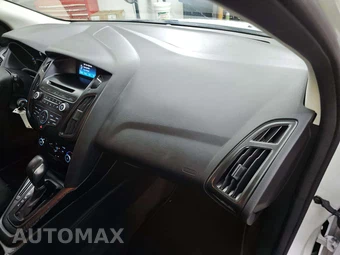 2017 Ford Focus SE Hatchback - miniatura 19