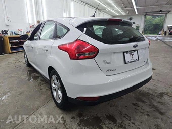 2017 Ford Focus SE Hatchback - miniatura 2