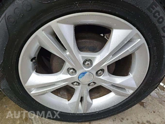 2017 Ford Focus SE Hatchback - miniatura 21