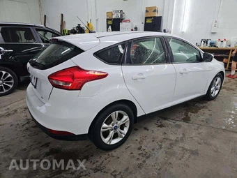 2017 Ford Focus SE Hatchback - miniatura 3