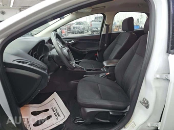 2017 Ford Focus SE Hatchback - miniatura 6
