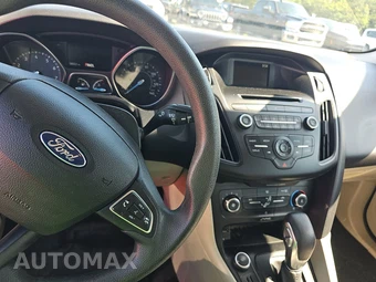 2017 Ford Focus SE Sedan - miniatura 11