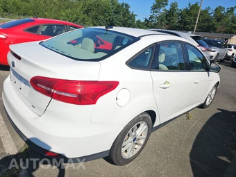 2017 Ford Focus SE Sedan - miniatura 4