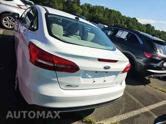 2017 Ford Focus SE Sedan - miniatura 5