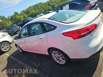 2017 Ford Focus SE Sedan - miniatura 6