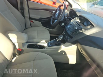 2017 Ford Focus SE Sedan - miniatura 8