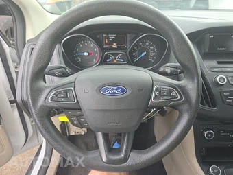 2017 Ford Focus SE Sedan – miniatura 10