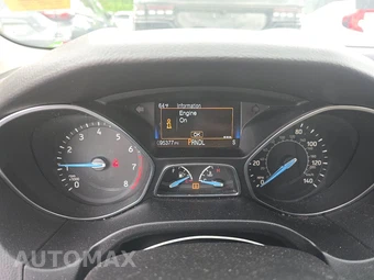 2017 Ford Focus SE Sedan – miniatura 12
