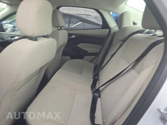 2017 Ford Focus SE Sedan – miniatura 13