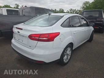 2017 Ford Focus SE Sedan – miniatura 4