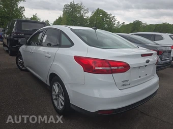 2017 Ford Focus SE Sedan – miniatura 6