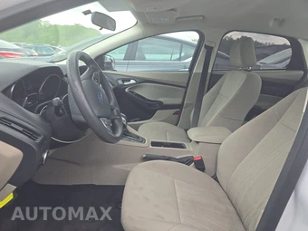 2017 Ford Focus SE Sedan – miniatura 7
