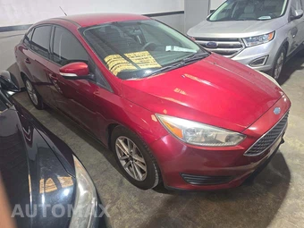2017 Ford Focus SE Sedan - miniatura 4