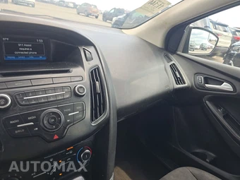 2017 Ford Focus SE Sedan – miniatura 11