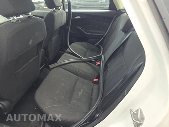 2017 Ford Focus SE Sedan – miniatura 13
