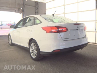 2017 Ford Focus SE Sedan – miniatura 6