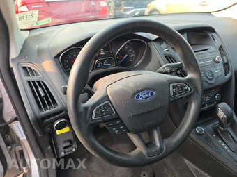 2017 Ford Focus SE Sedan - miniatura 10