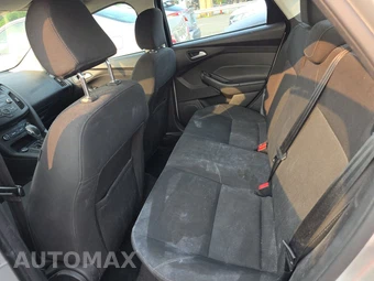 2017 Ford Focus SE Sedan - miniatura 13