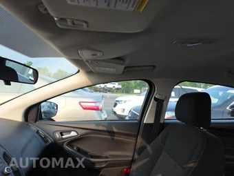 2017 Ford Focus SE Sedan - miniatura 17