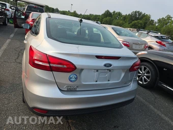 2017 Ford Focus SE Sedan - miniatura 5