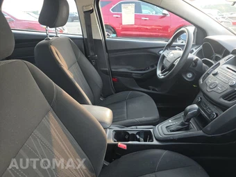 2017 Ford Focus SE Sedan - miniatura 8