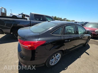 2017 Ford Focus SE Sedan - miniatura 4