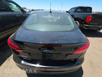 2017 Ford Focus SE Sedan - miniatura 5