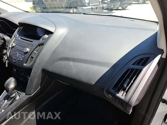 2017 Ford Focus SE Sedan - miniatura 16
