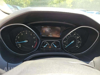2017 Ford Focus SE Sedan - miniatura 6
