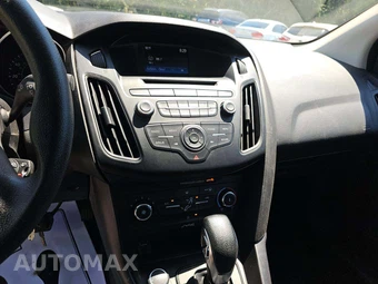 2017 Ford Focus SE Sedan - miniatura 7