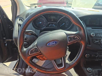 2017 Ford Focus SE Sedan – miniatura 10