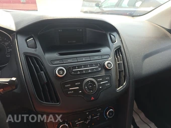 2017 Ford Focus SE Sedan – miniatura 11
