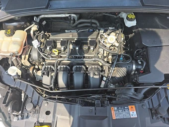 2017 Ford Focus SE Sedan – miniatura 15