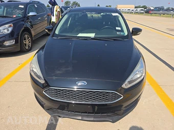 2017 Ford Focus SE Sedan – miniatura 2