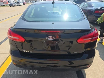 2017 Ford Focus SE Sedan – miniatura 5